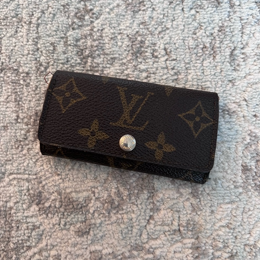 🌸🌸SOLD🌸🌸Louis Vuitton Monogram 4 Key Holder